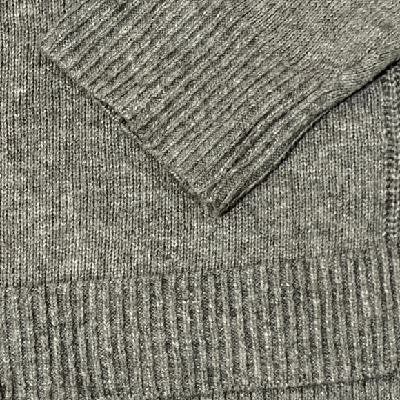 LIKE NEW! Women's Auden Gray V-Neck Sweater - XS - Picture 6 of 12